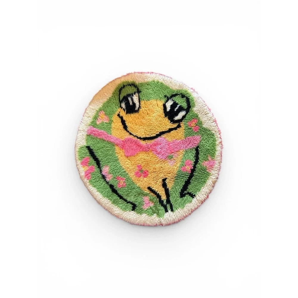 Handmade Tufted Frog Flower round rug vintage